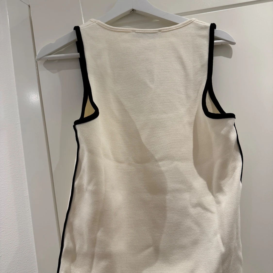 Vit ribbad linnetopp från Mango - 2