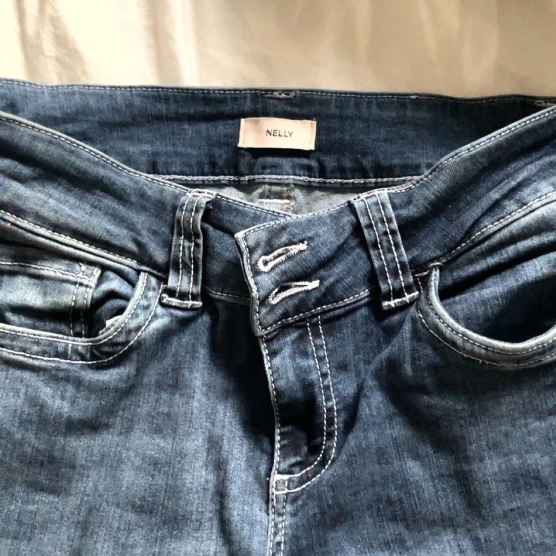 Blå bootcut jeans från Nelly - 3