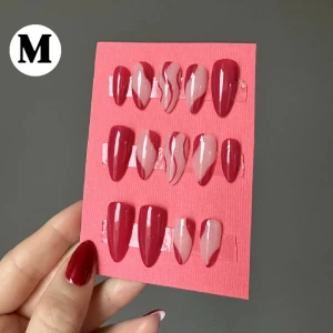 Press on nails - FÄRDIGT SET 💛 Press on nails (lösnaglar) i storlek M. Storleken anser bredden på dina naglar. Alla lösnaglar är handmålade av mig med gellack. Detta set är ett färdigt set och går att köpa direkt. Jag skickar med 14 naglar för fler storleksalternativ. 💅🏼💗 