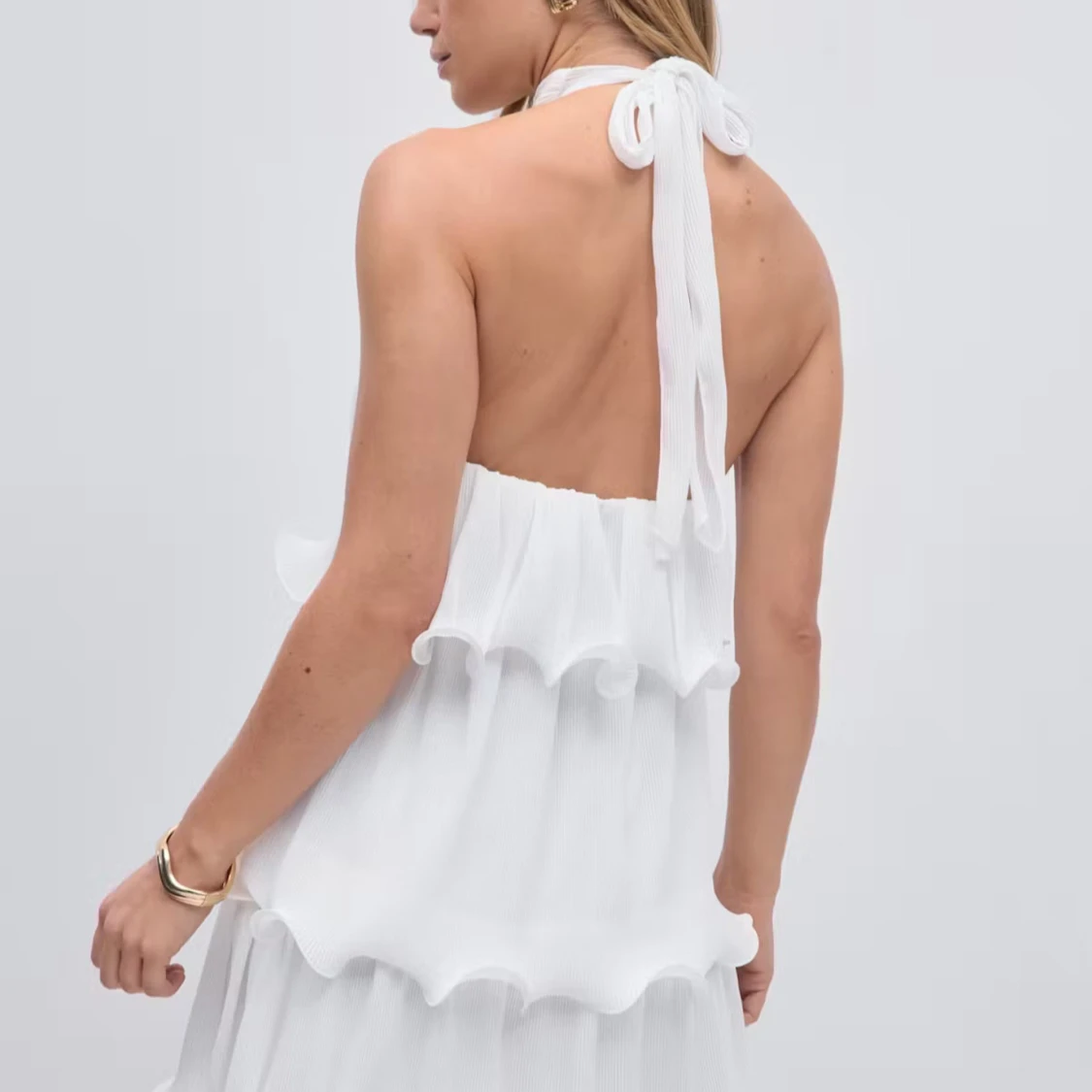 Vit omlottklänning med volang