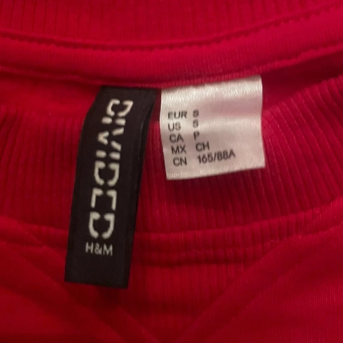 Röd sweatshirt från H&M Divided - 2