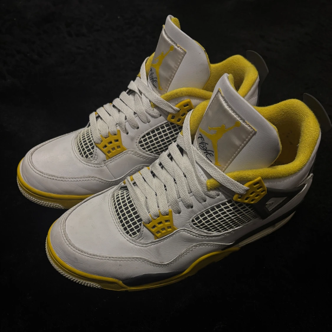 Jordan 4 Vivid Sulfur - 1