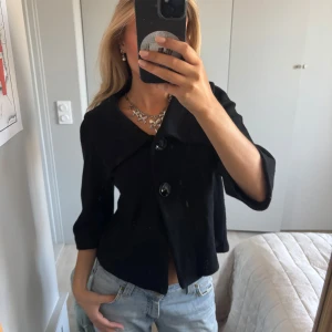 Bolero / jacka - älskar! 100% ull💞 storlek L men känns som xs/s