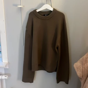 Tjockt Stickad tröja - Olivgrön/kallbrun ganska tjockt stickad tröja från Gina i str XS. Ge gärna prisförslag 