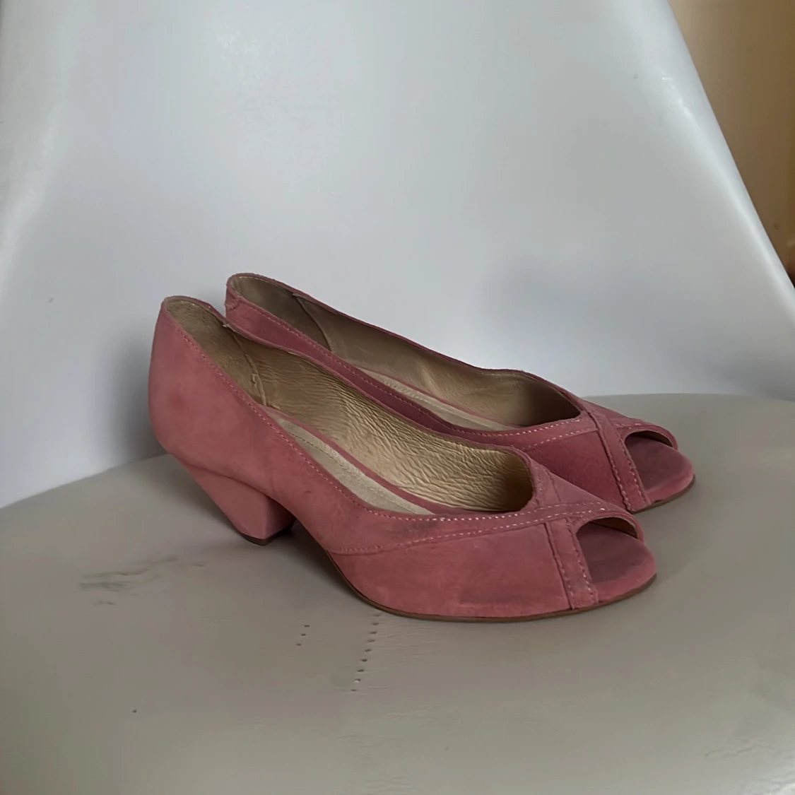 Rosa mocka pumps från Pavement