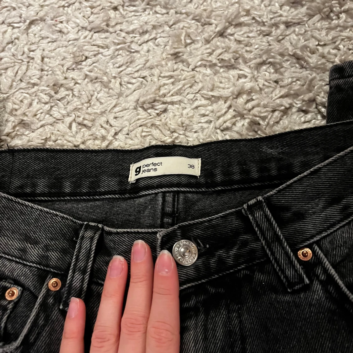 Svarta jeans från Gina Tricot, strl 38 - 1