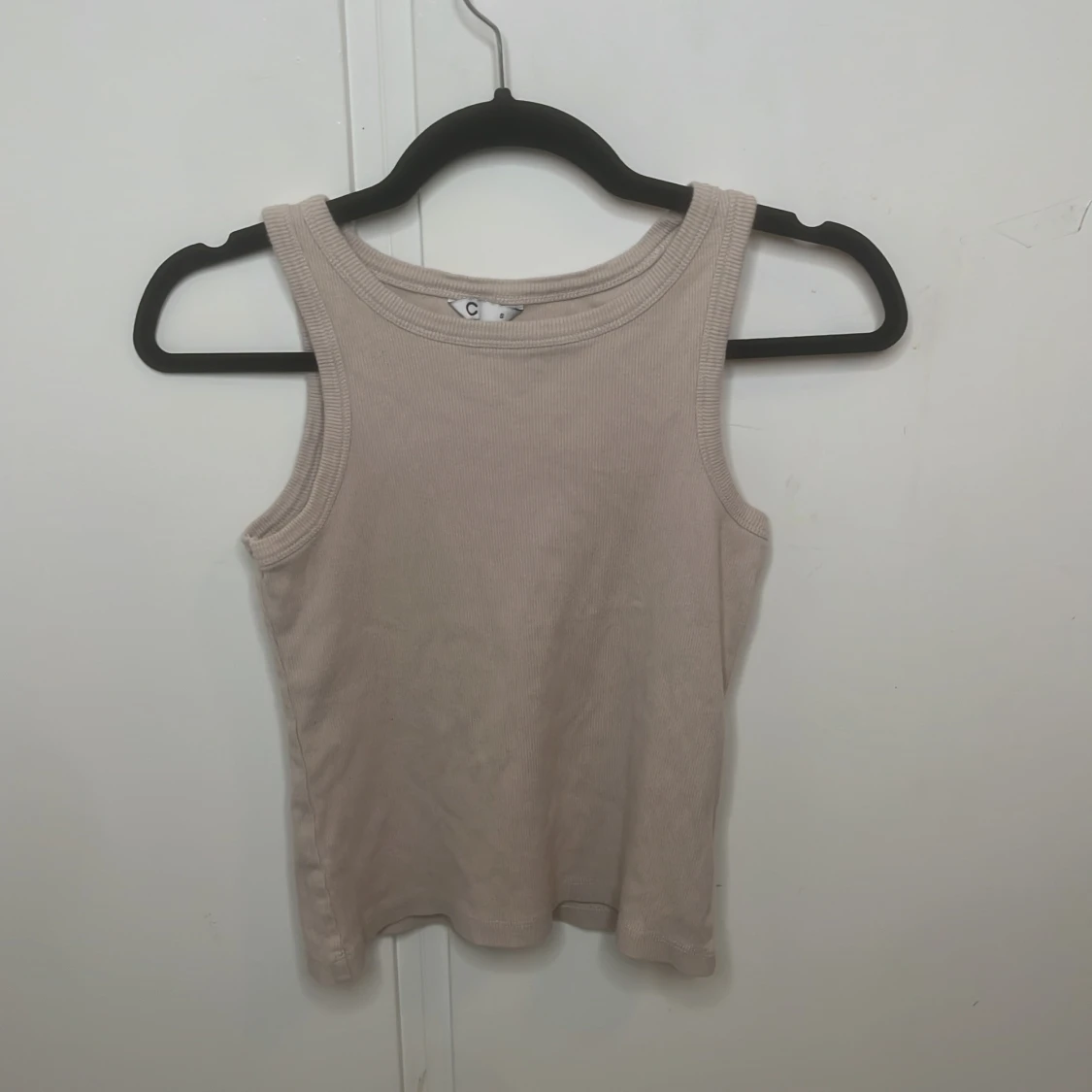 Beige ribbad linnetopp från Cubus