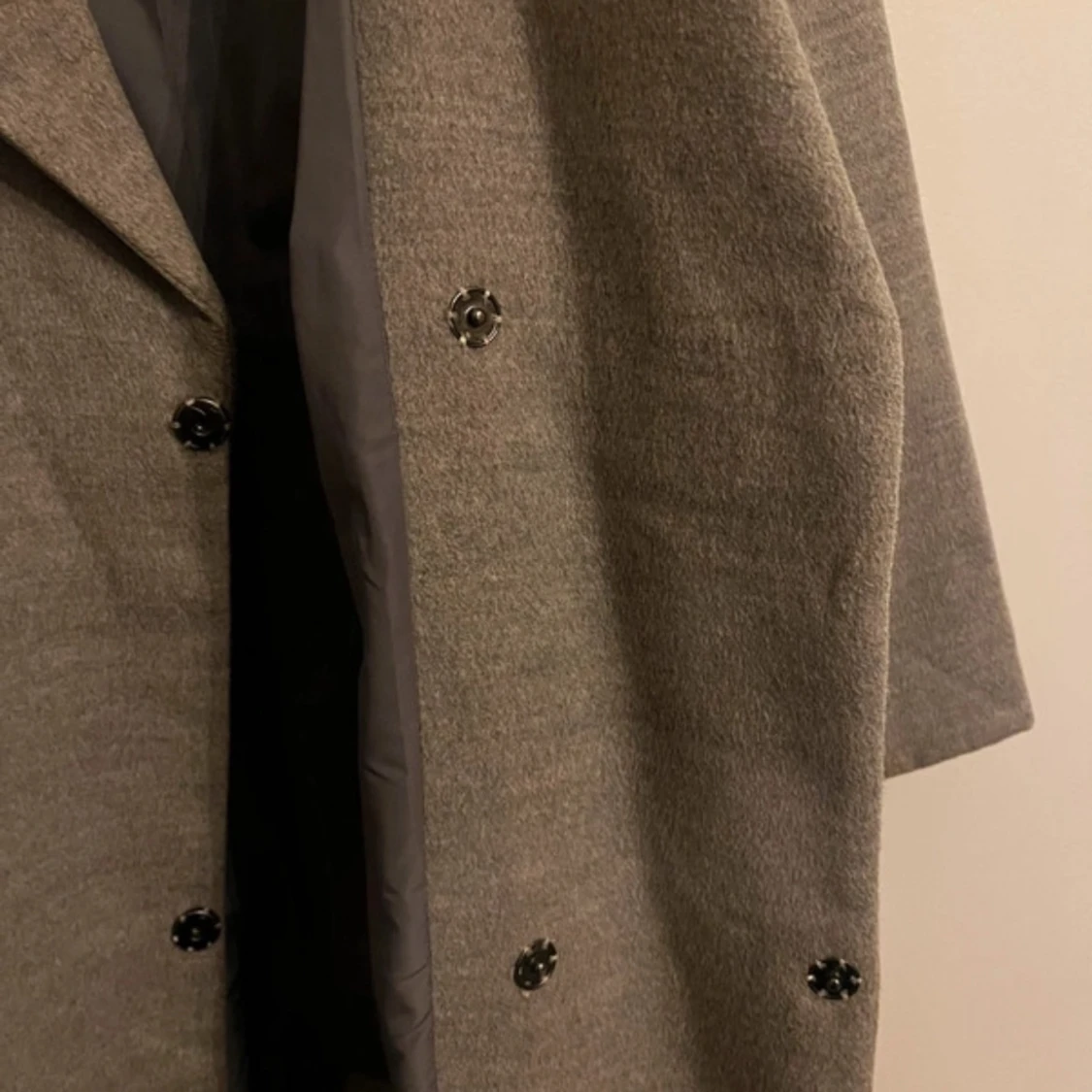 Grå trenchcoat från Saint Tropez - 4