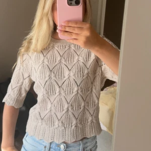 Virkad t shirt  - Snygg virkad/stickad t shirt som är as snygg till hösten!! Bra skick💖💖
