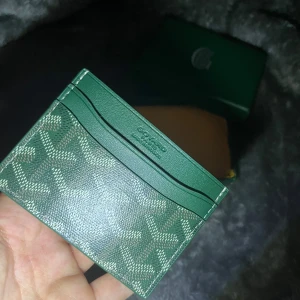 Snygg grön plånbok med mönster - Snygg, aldrig använd, kommer med box