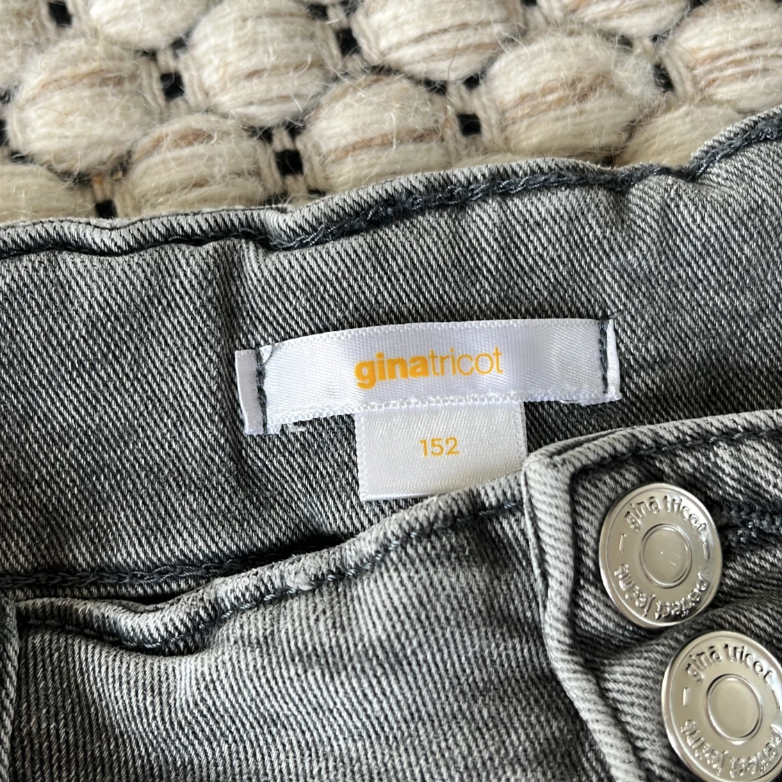 Grå bootcut jeans med raka sömmar - 4