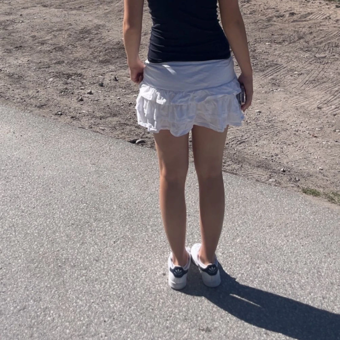 Vit volangkjol med snörning - 1