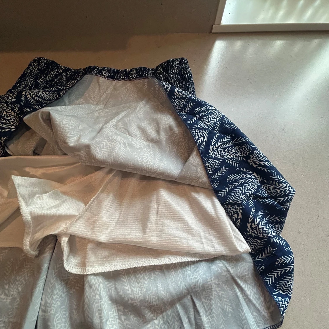 Blå mönstrad volangkjol - 1