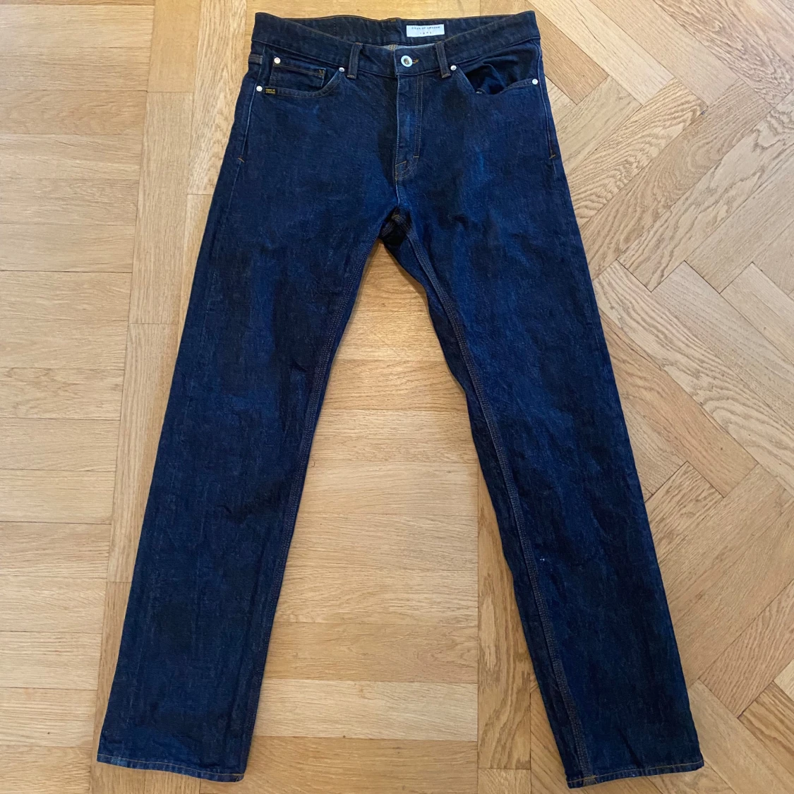 Mörkblå jeans från Tiger of Sweden