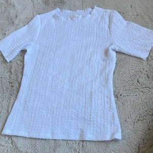 T shirt - Nypris:400 mitt pris 70kr, aldrig använd strl xs❣️