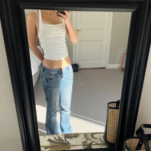 Vit backless top - Vit backless top som sitter tajt i sidorna, stretchig 