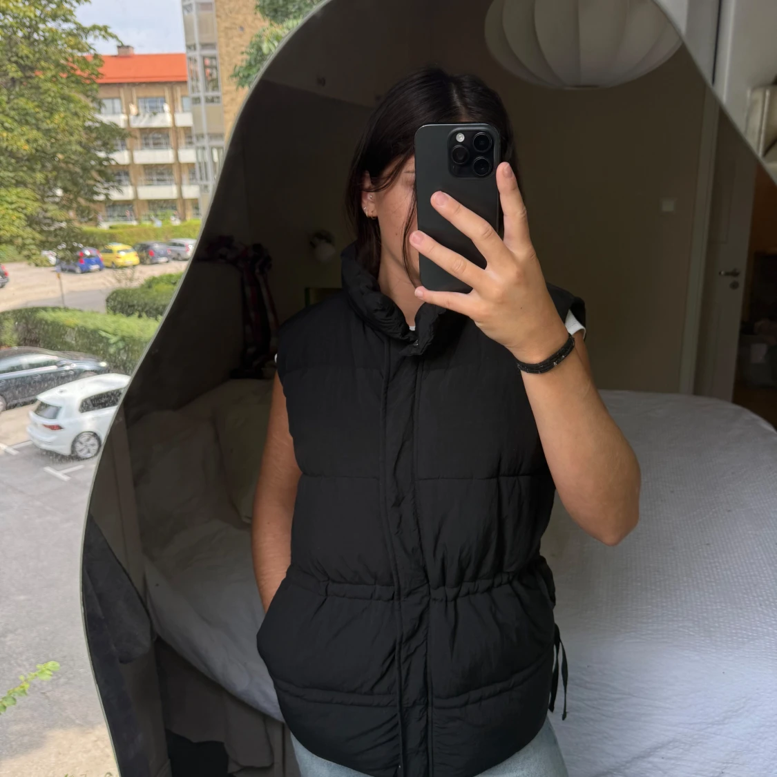 Svart quiltad dunväst med hög krage - 1