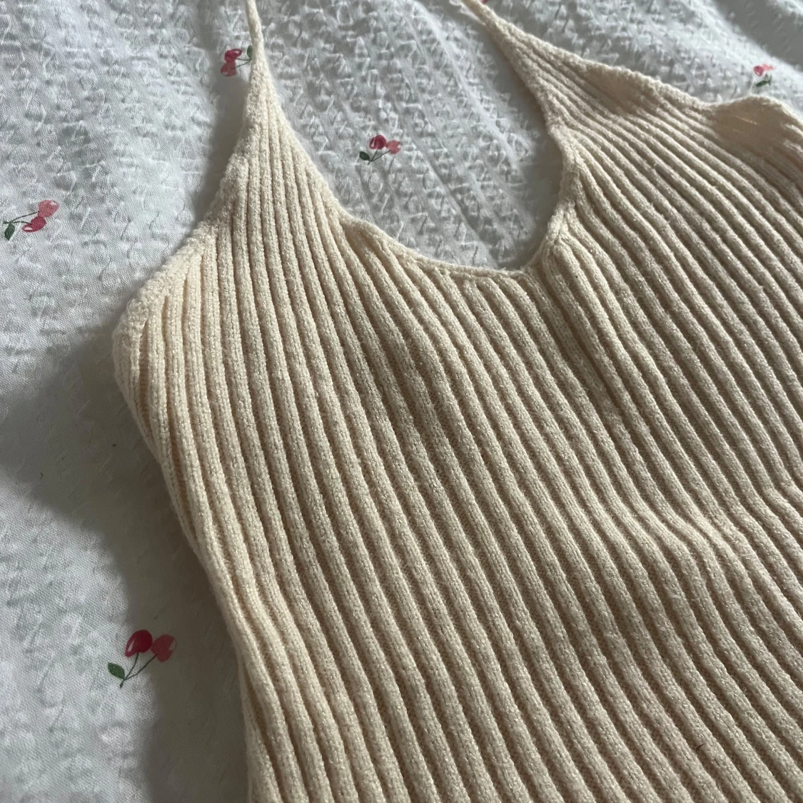 Beige ribbad stickad halterneck-topp - 2