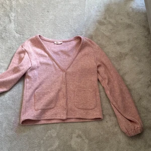 Nelly kofta  - Såå fin kofta från Nelly som tyvärr inte kommer till användning längre priset kan diskuteras 