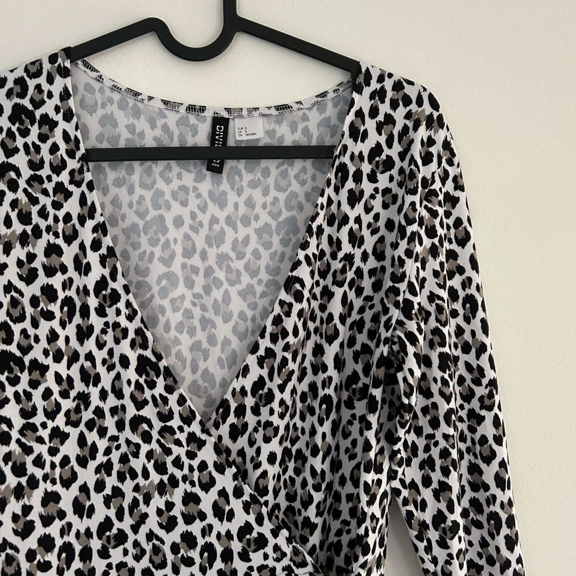 Leopardmönstrad omlottklänning från H&M - 1