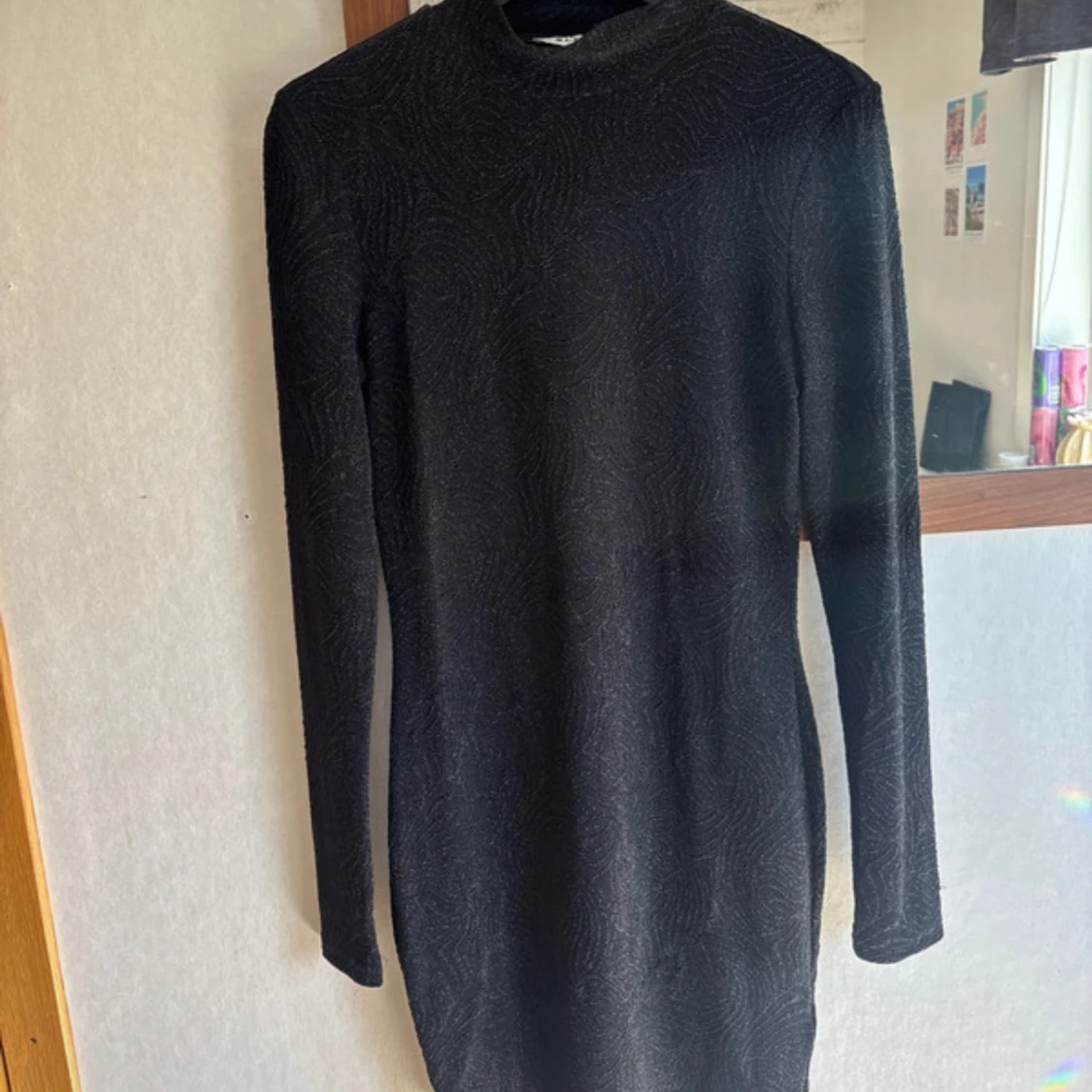 Svart glittrig kortklänning från NA-KD - 1