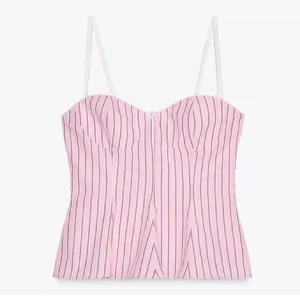 Rosa randig korsettopp med smala band - Supersöt rosa korsettopp med svarta ränder och smala vita axelband. Toppen har markerade kupor och en figurnära passform som ger en snygg siluett. Perfekt för dig som vill sticka ut med en trendig och feminin look.