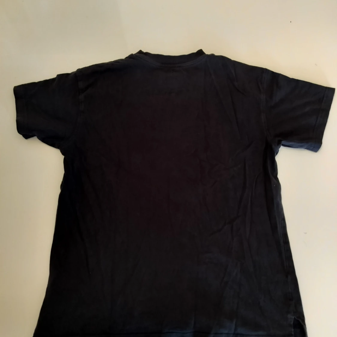 Svart PlayStation t-shirt med färgstänk - 1