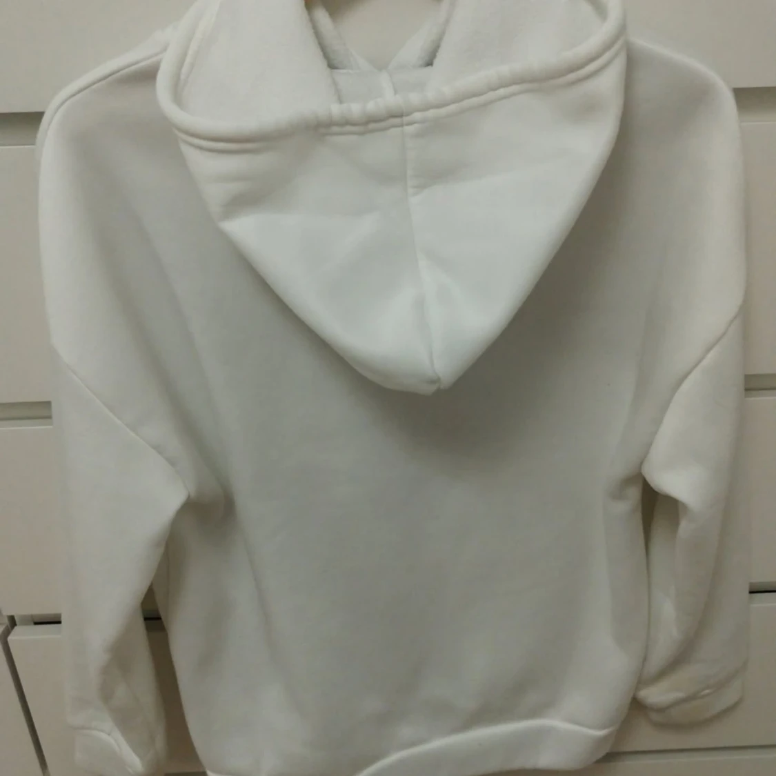 Vit hoodie Los Angeles från SHEIN - 1