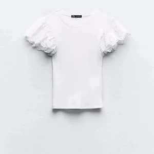 vit zara blus  - så gullig zara blus i storlek s 💗 har knappt använd den
