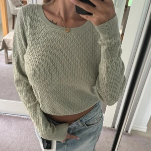 Stickad tröja  - Den är jätte mysig men kommer inte användning 