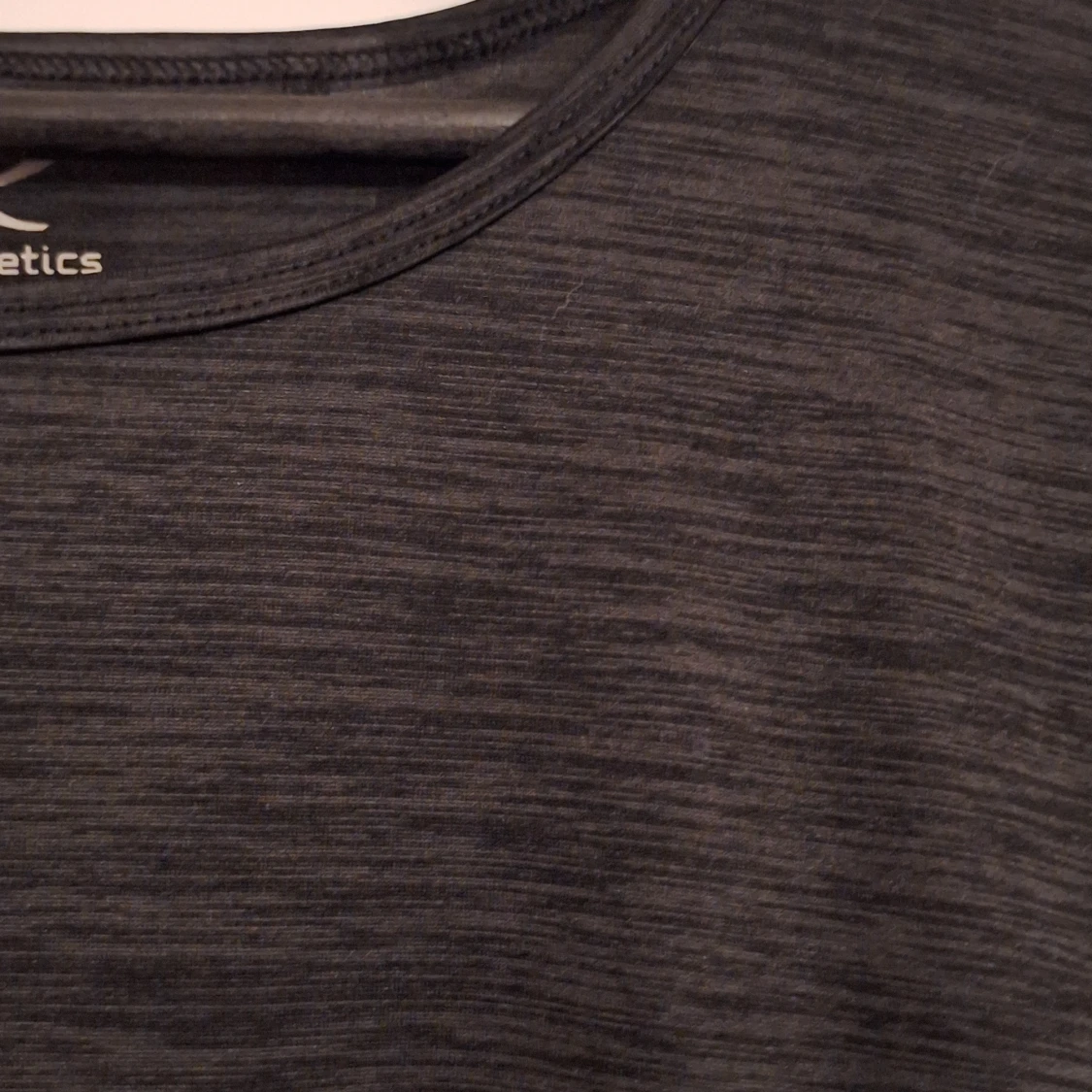 Svart kortärmad t-shirt från Energetics - 2