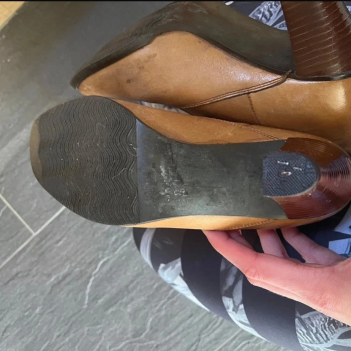 Bruna cowboy boots i skinn med klack - 4