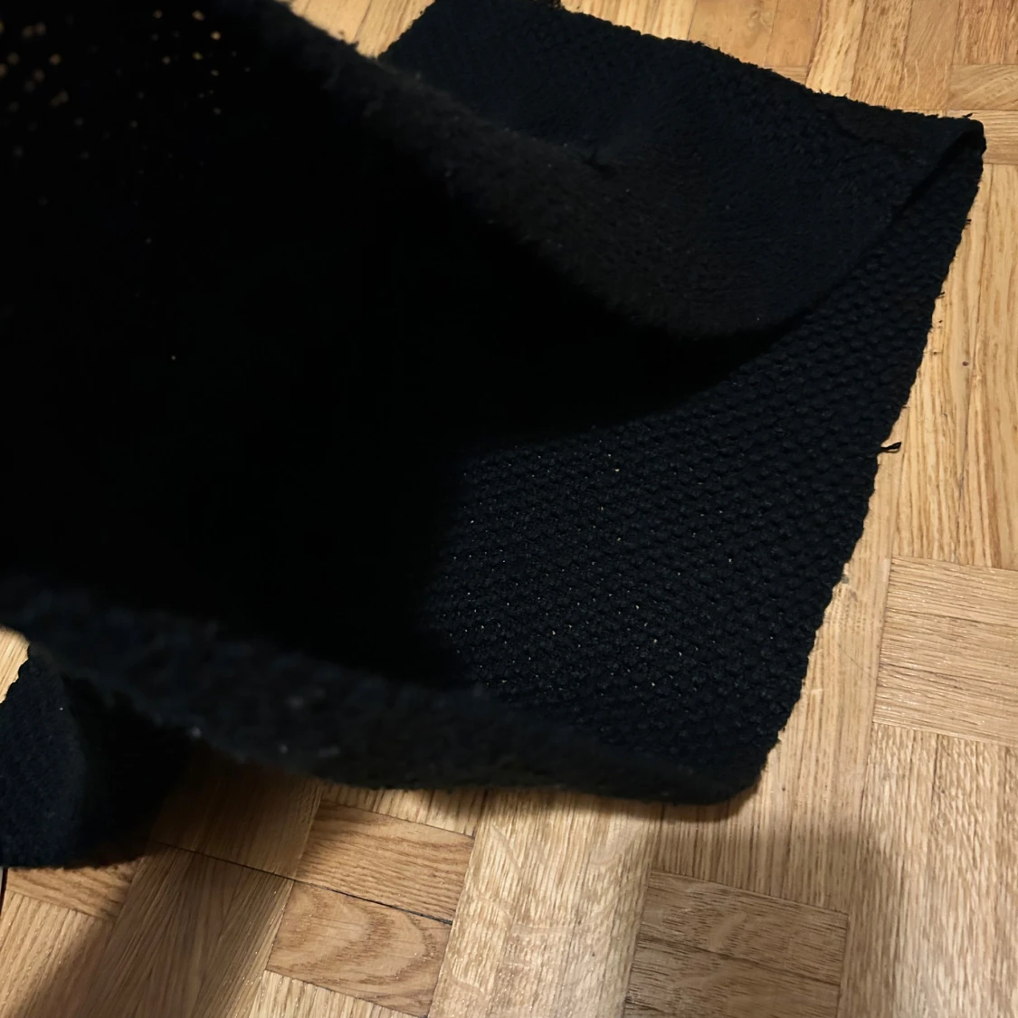 Svart stickad halsduk  - 1