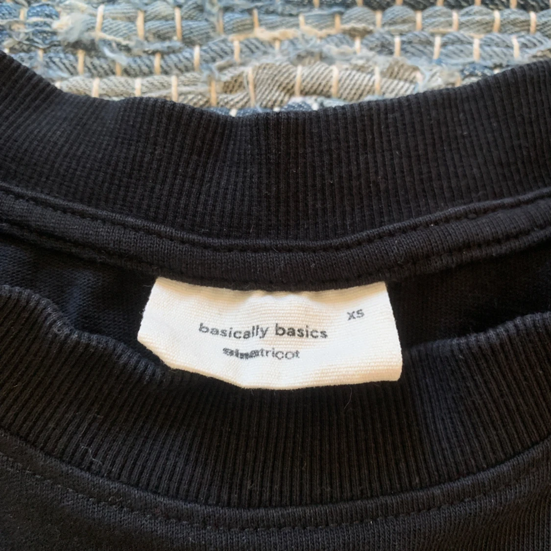 Svart basic t-shirt från Sintricot - 2