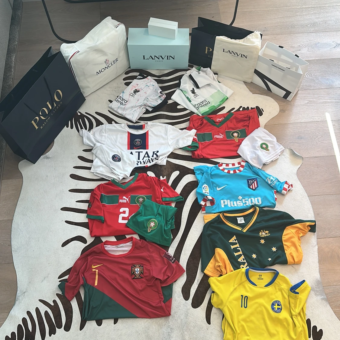 Olika fotbolls tröjor!