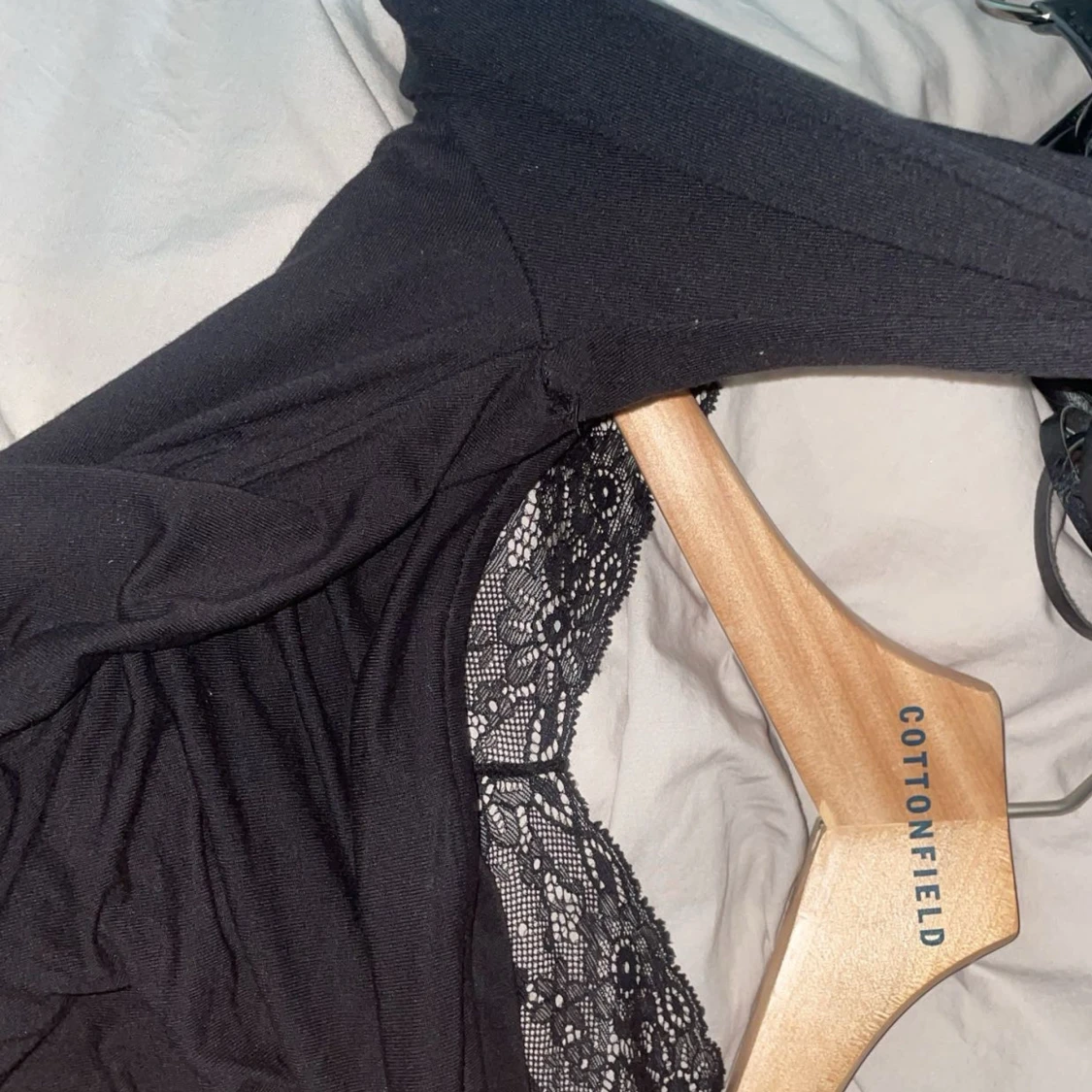 Svart långärmad topp med spets från Gina Tricot - 4