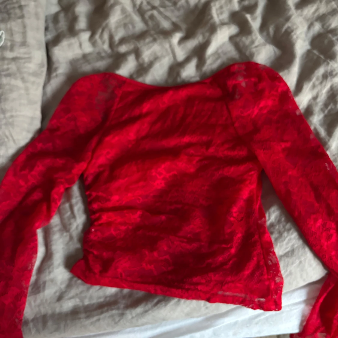 Röd spetsig långärmad topp - 2