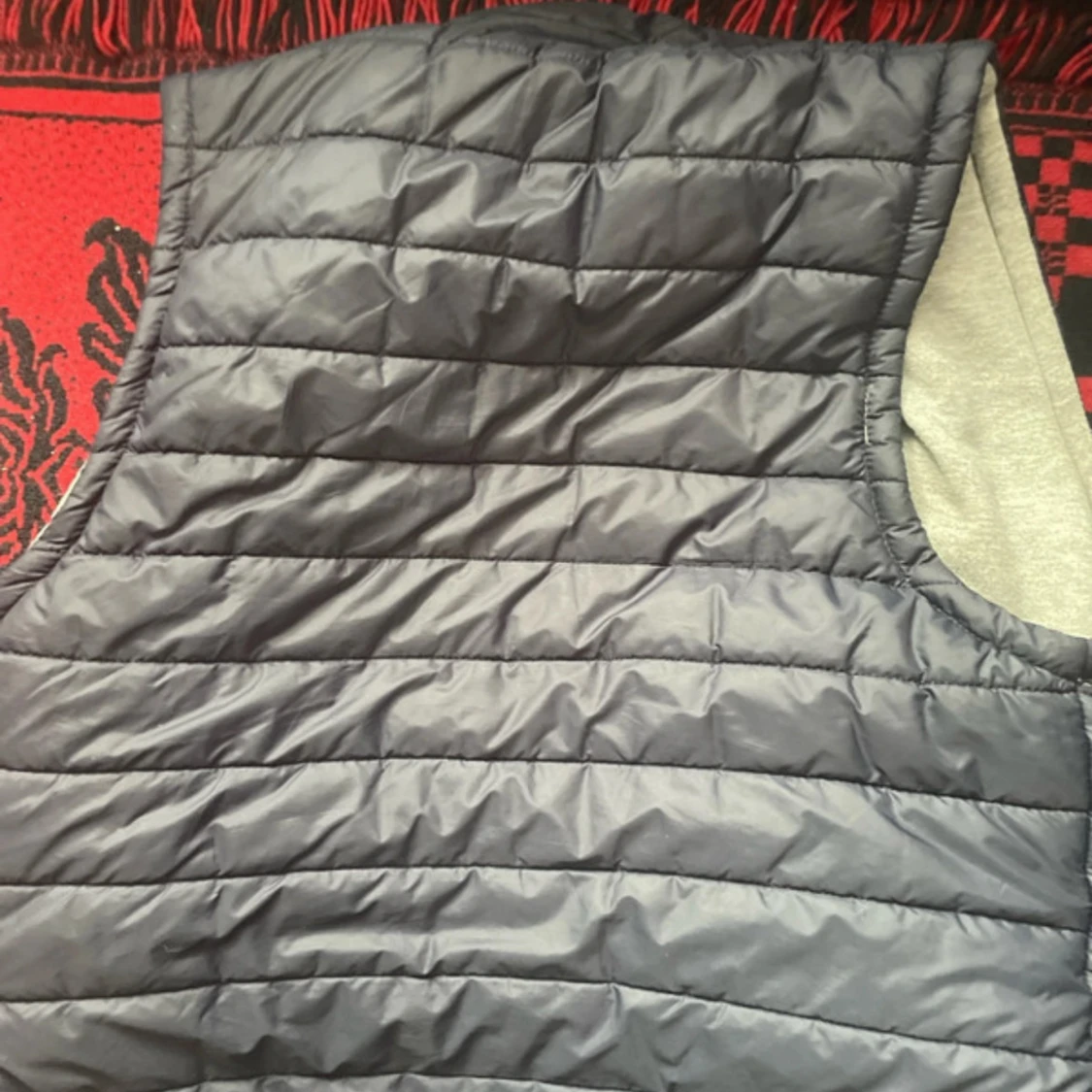 Mörkblå dunväst från Moncler - 1