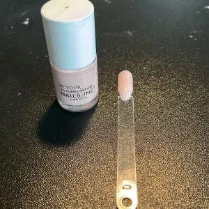 Ljusrosa nagellack från Nails Inc - Nagellack i en mjuk, ljusrosa nyans från Nails Inc London.  Öppnad och swatchad men inte använd mer.