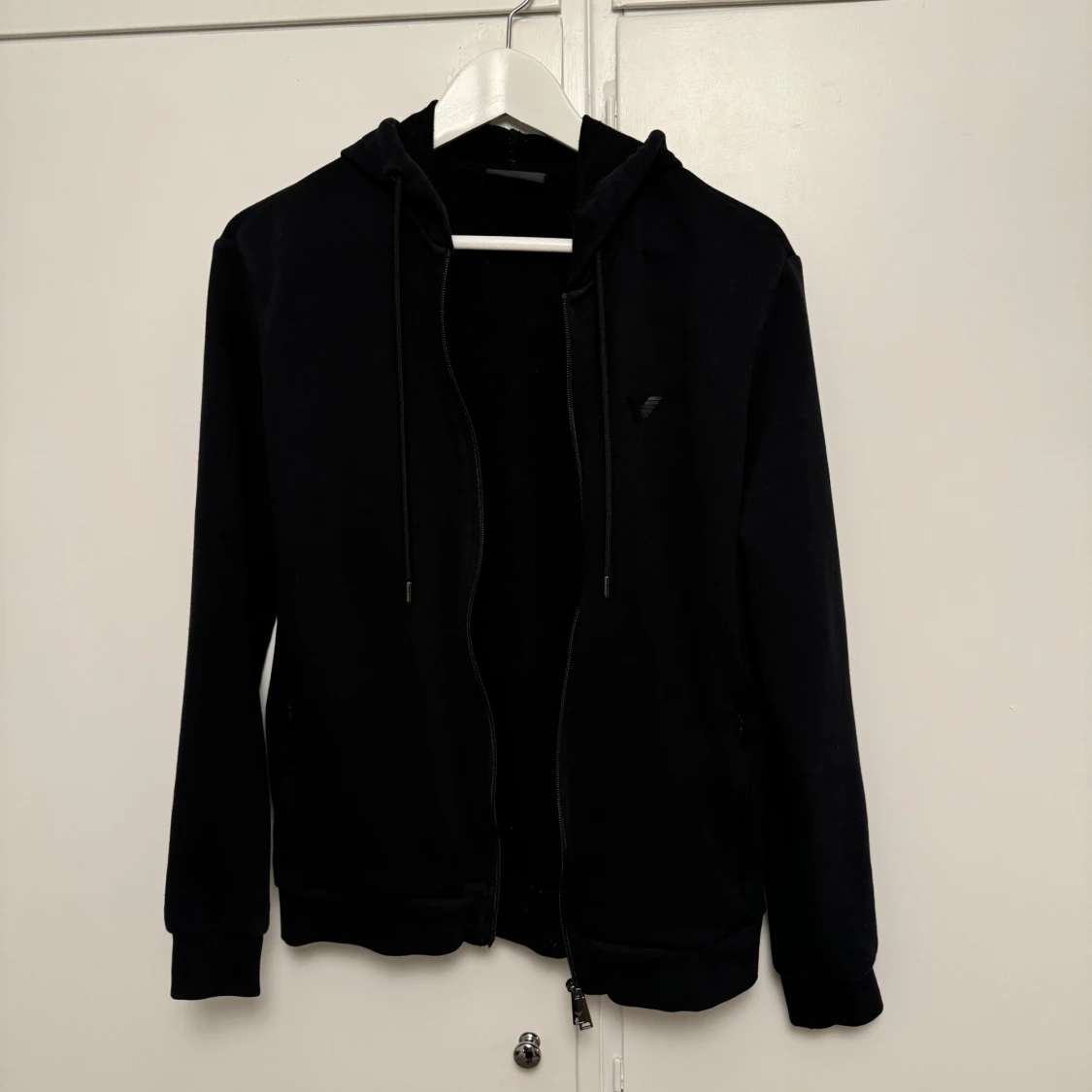 Svart hoodie från Emporio Armani - 2