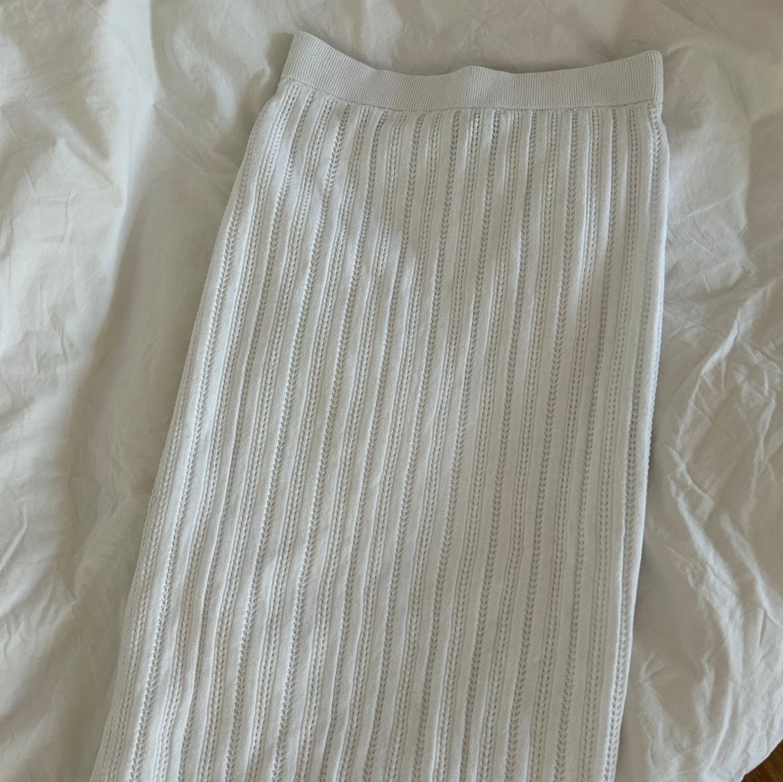 Vit stickad kjol från Lindex