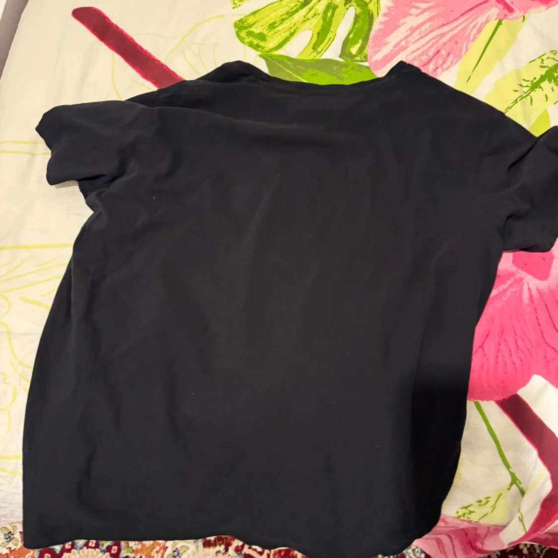 Svart t-shirt i bomull - 1