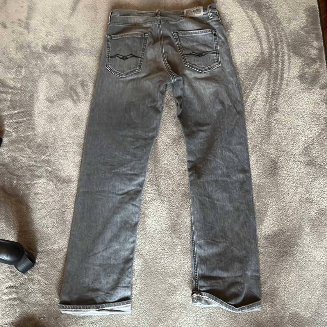 Grå jeansbyxor från Replay - 2
