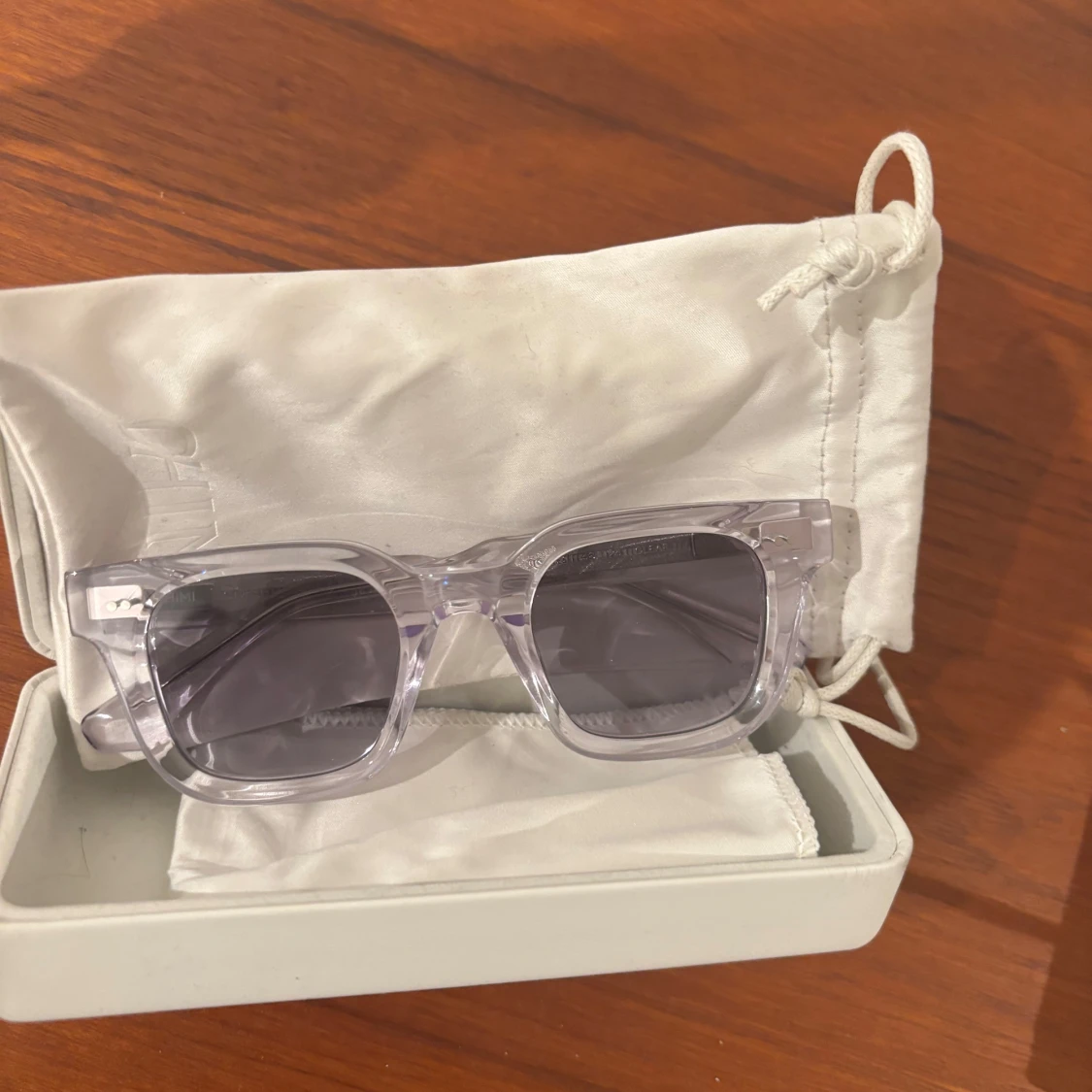 Transparenta solglasögon från CHIMI