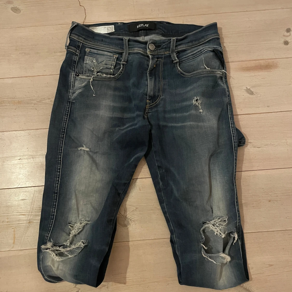 Blå slitna jeans från Replay - 1