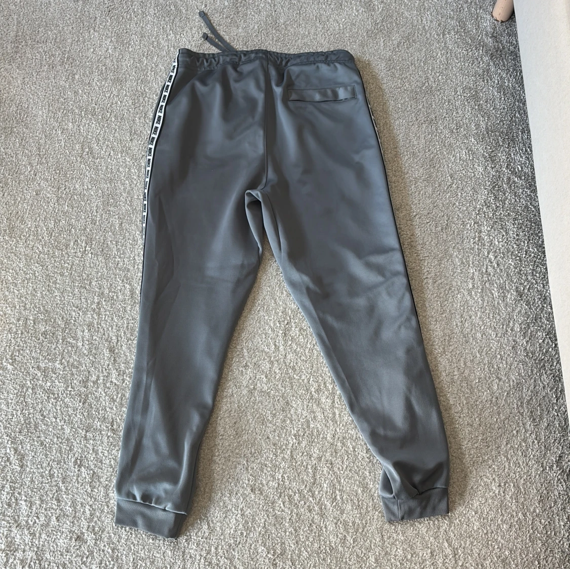 Gråa byxor Nike  - 2