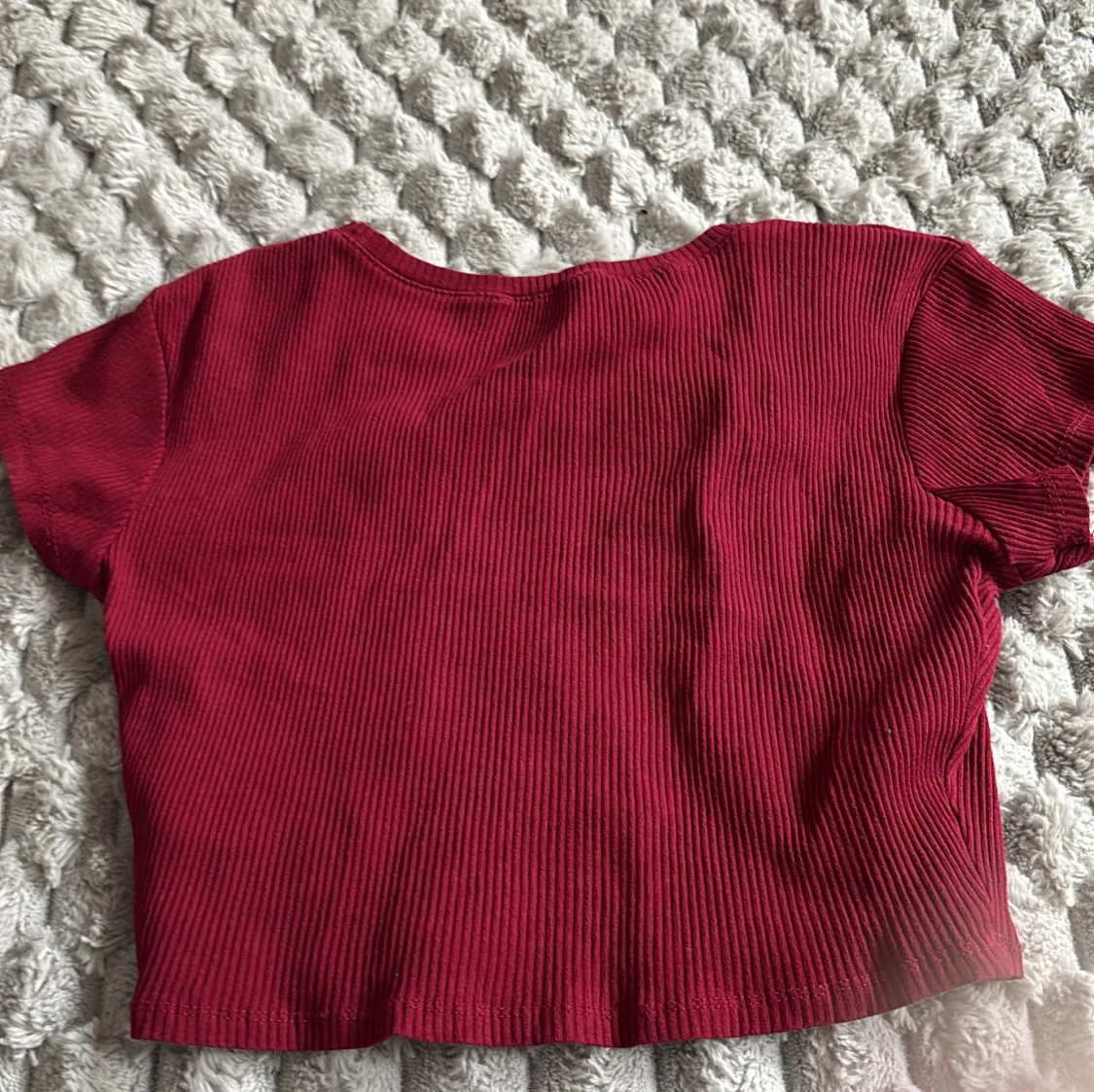 Vinröd croppad ribbad topp från Sister S - 4