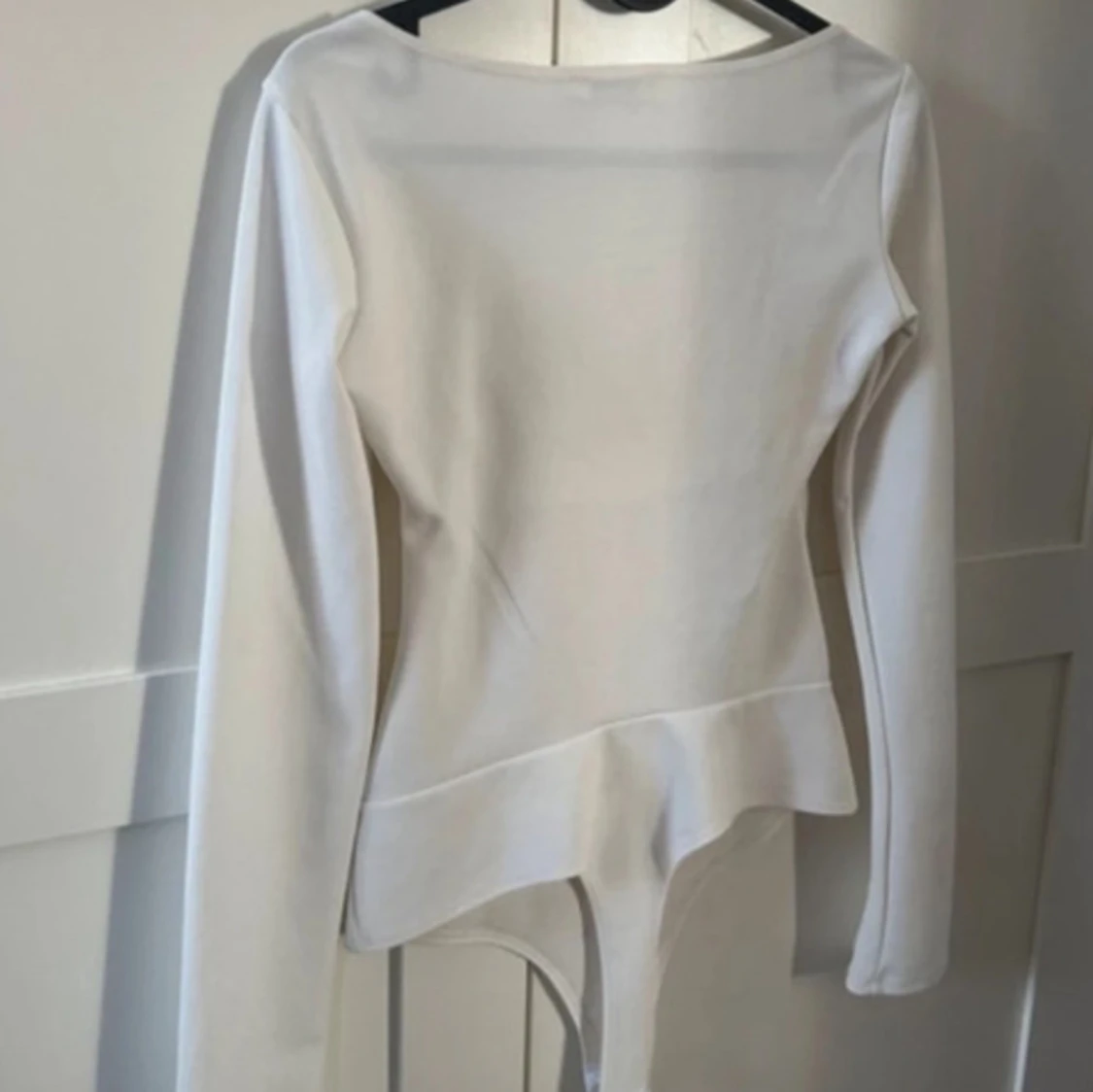 Vit långärmad bodysuit från NLY One - 1