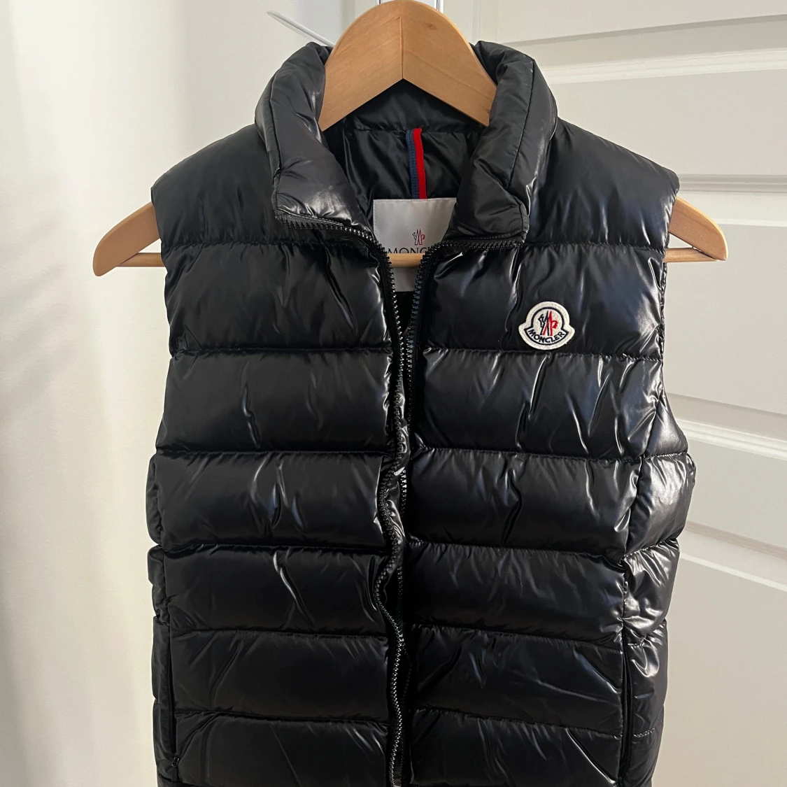 Svart dunväst från Moncler