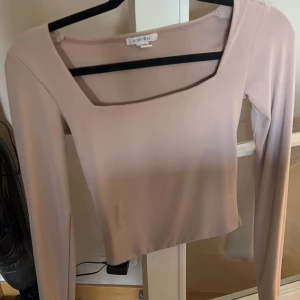 Rosa tröja  - Säljer en rosa tröja från newyorker eftersom den inte används längre.